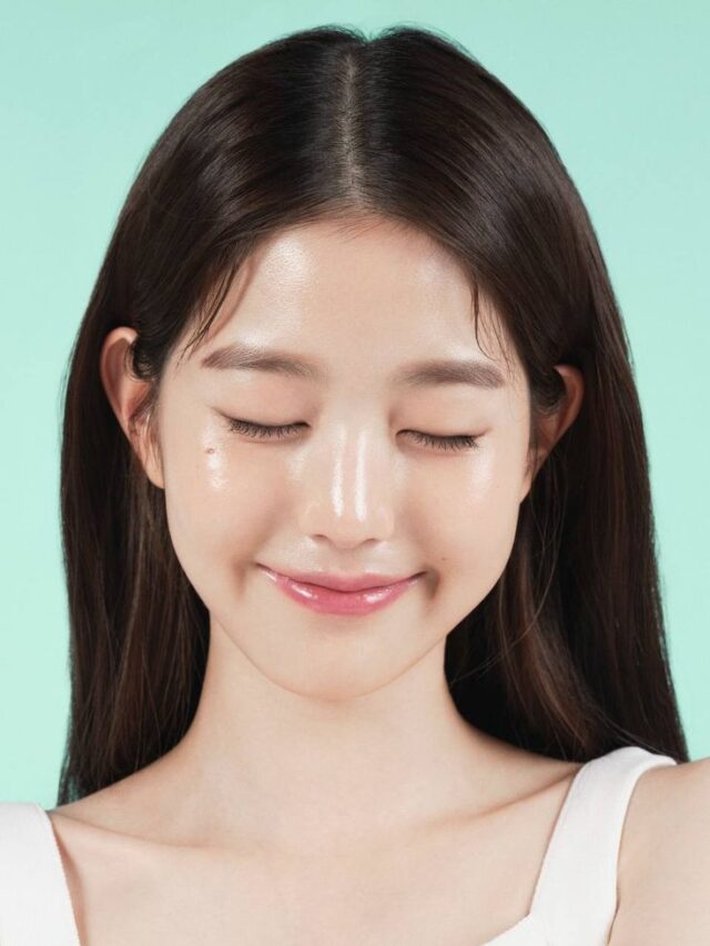 कोरियाई सीक्रेट्स: चमकदार ग्लास स्किन पाने के 10 रामबाण घरेलू उपाय!