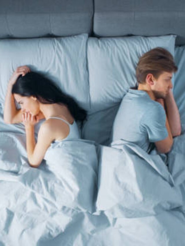 बेडरूम में गलती से भी न रखें ये चीजें, पति-पत्नी में हो सकता है भयंकर क्लेश!